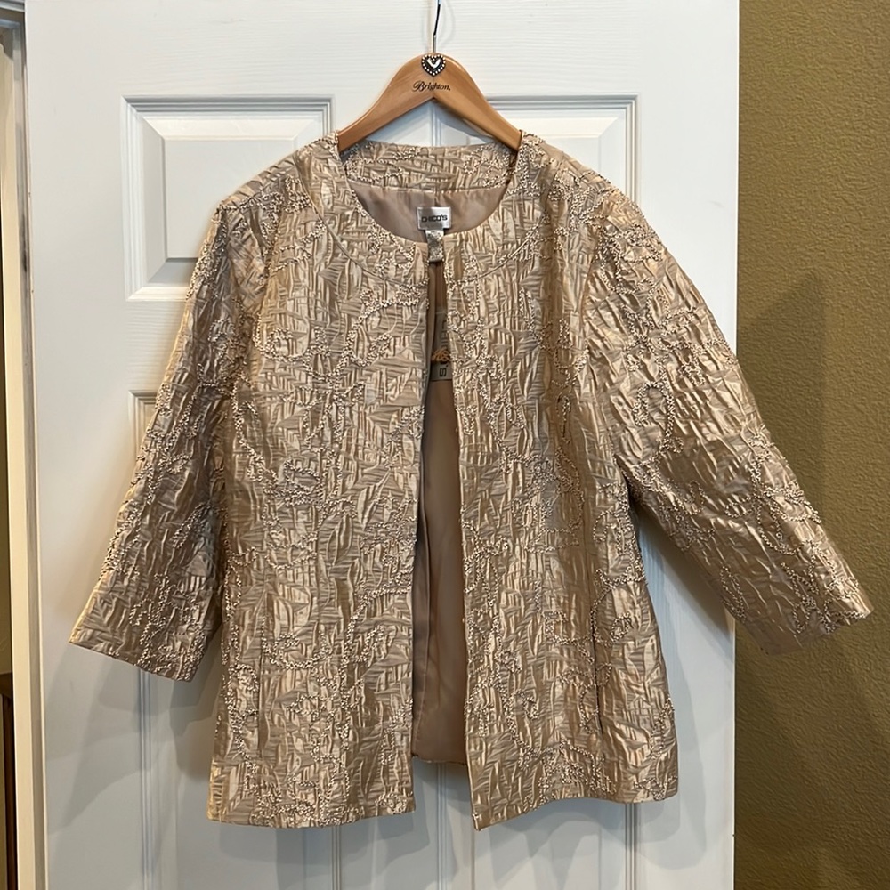 Chicos beige Allesandra 3/4 sleeve jacket. Size 3. New w/tags
